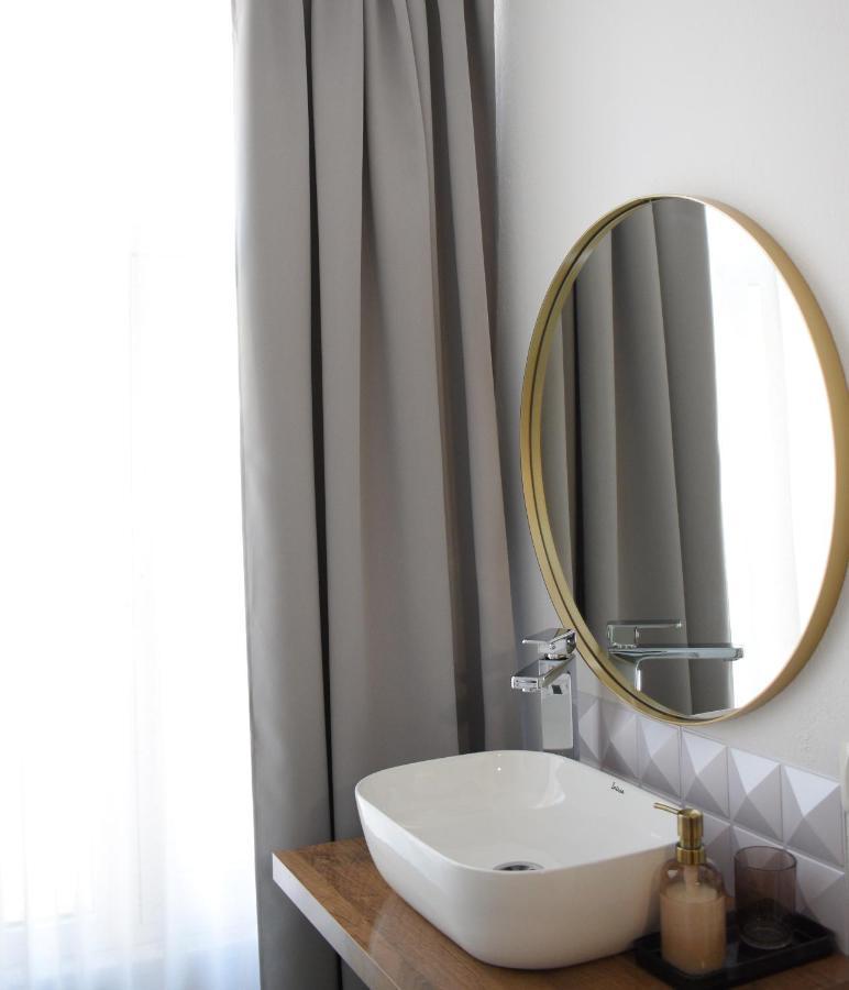 Feels Like Home Studio Apartments - Flh Albania Tirana Esterno foto